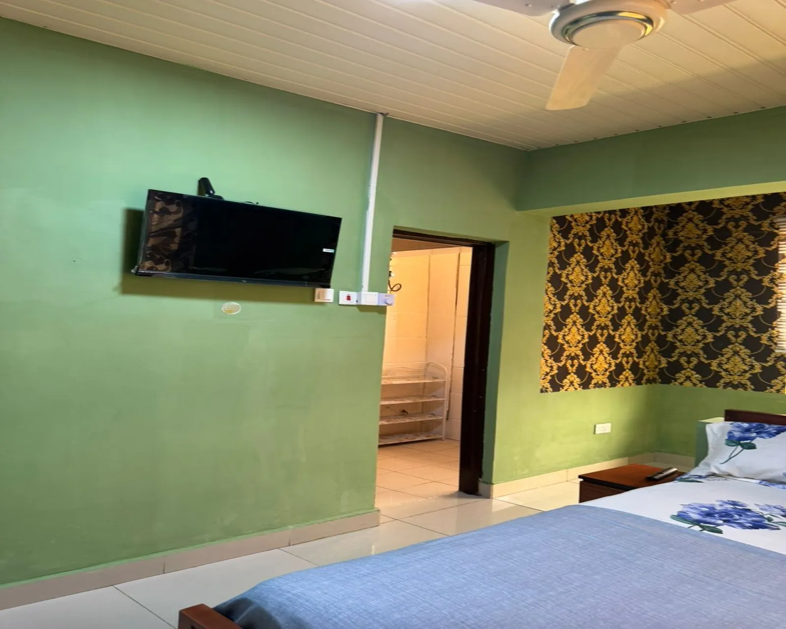 247 Hotel Apartment- (Queen bed with A/C) - 6