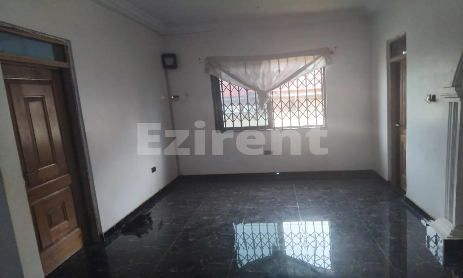 5 Bedroom Apartment with very spacious Hall and Kitchen. Big Car park. - 5