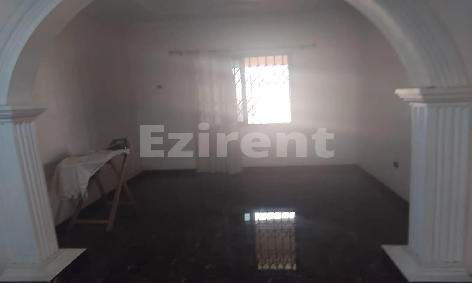 5 Bedroom Apartment with very spacious Hall and Kitchen. Big Car park. - 6
