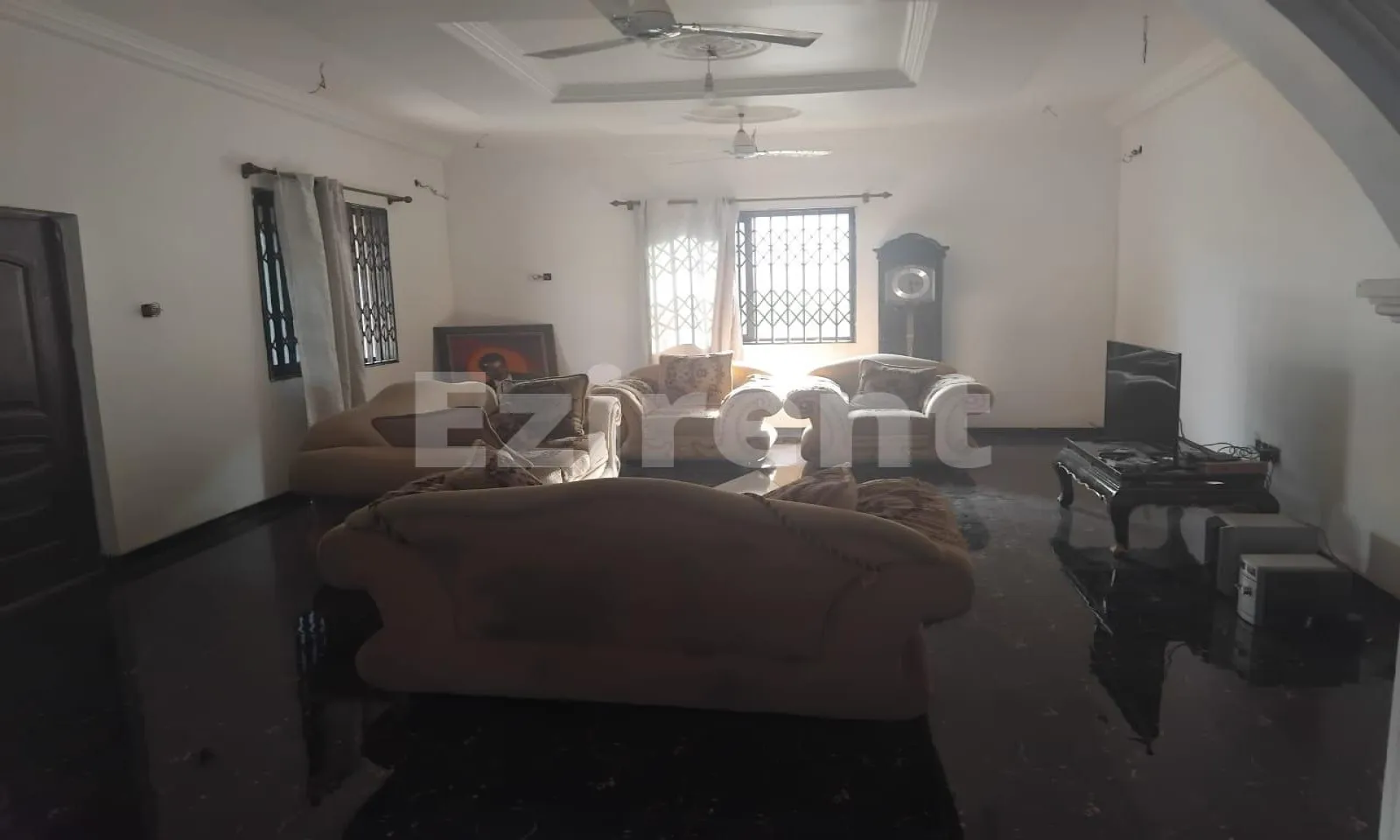 5 Bedroom Apartment with very spacious Hall and Kitchen. Big Car park. - 7