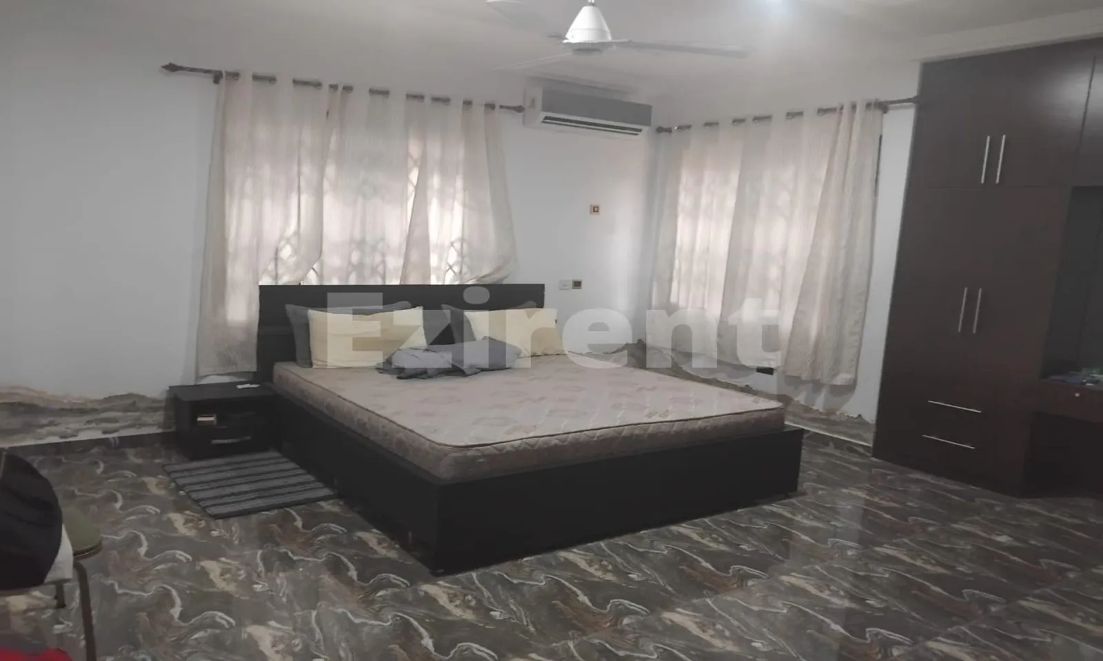 5 Bedroom Apartment with very spacious Hall and Kitchen. Big Car park. - 14
